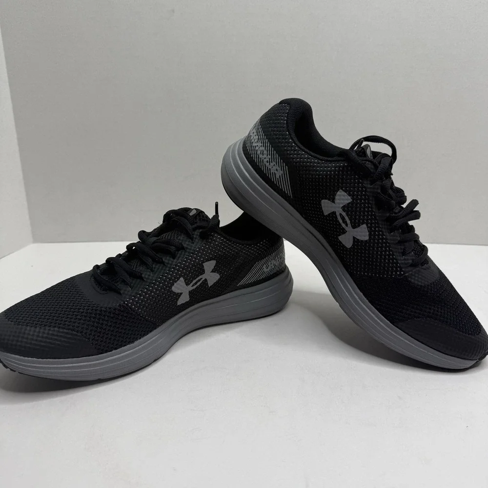 Under Armour Surge Women’s Running Shoes Black Gray 3020368-004 Size 8.5 NEW